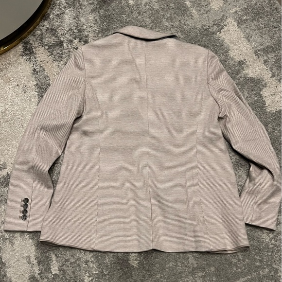 Ann Taylor white and tan micro houndstooth pattern classic blazer - Picture 8 of 8